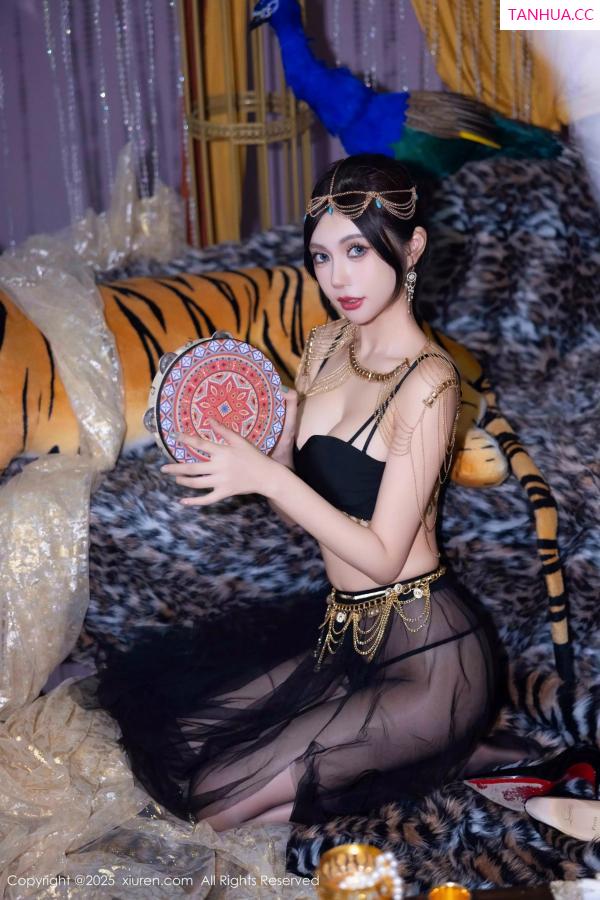 綺裡嘉 绮里嘉 [XiuRen]高清写真图 2025.03.14 No.10018 绮里嘉ula 黑丝美腿第15张图片